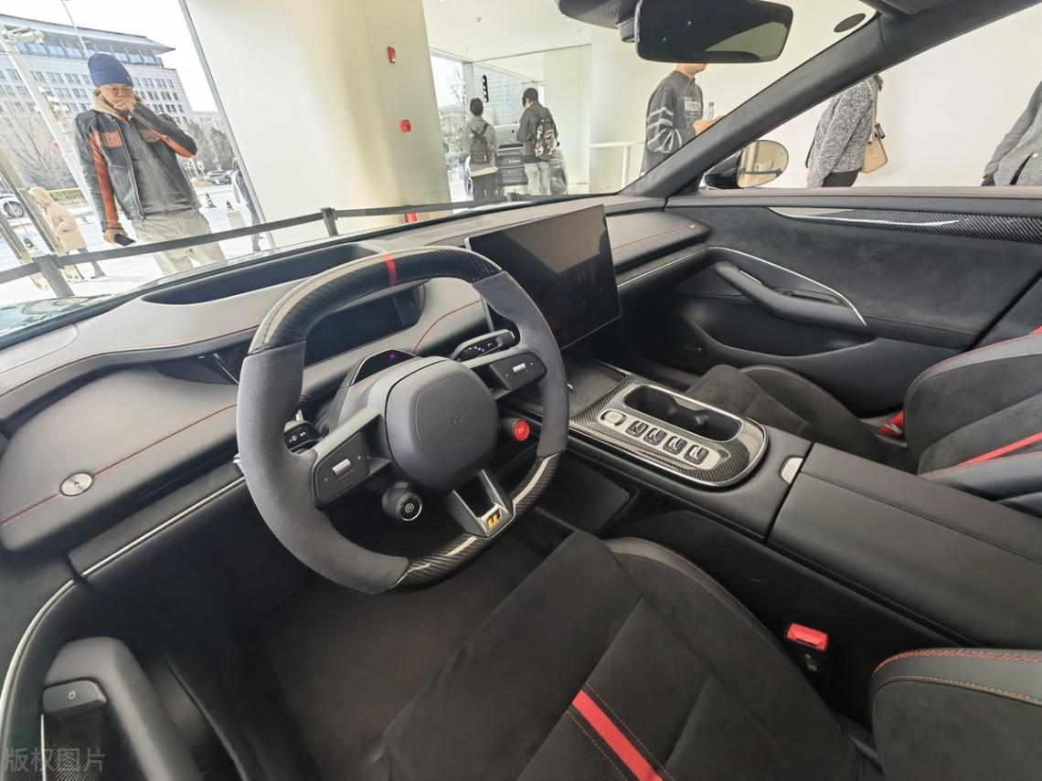 年輕人的第一輛Dream Car?小米SU7真實體驗報告