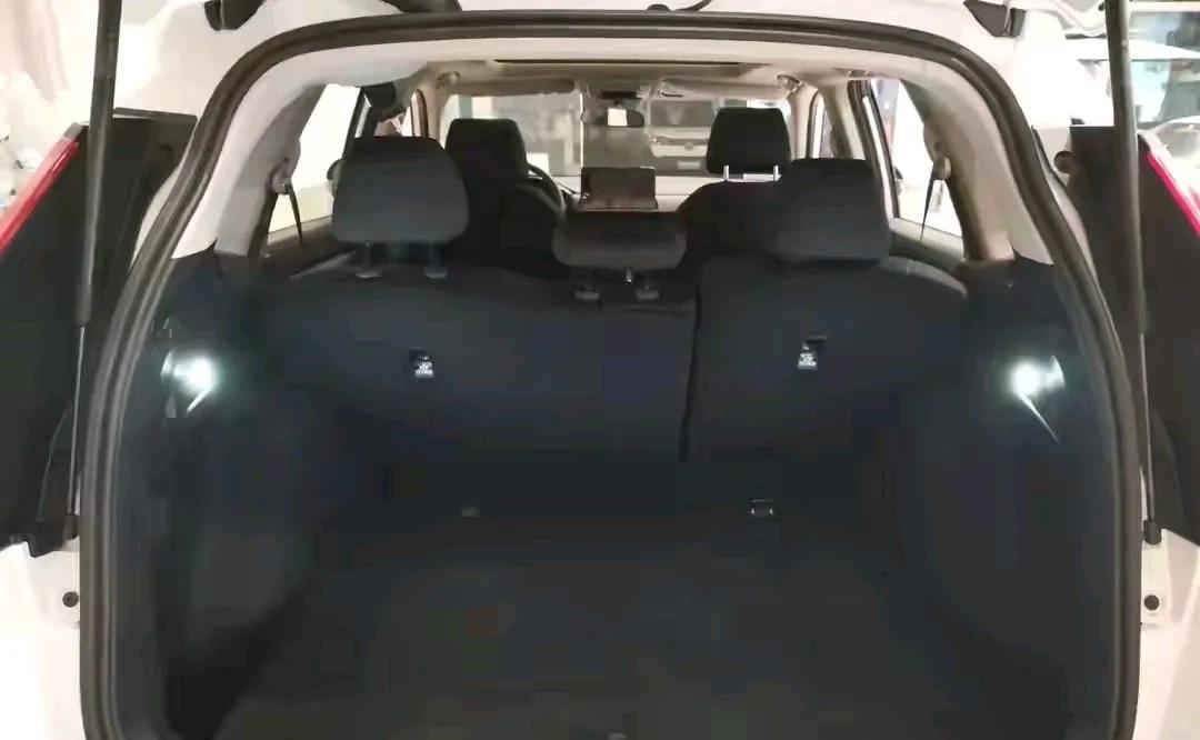 試駕12萬丐版本田CR-V,該省的不該省的都省了。網(wǎng)友:實用就好。
