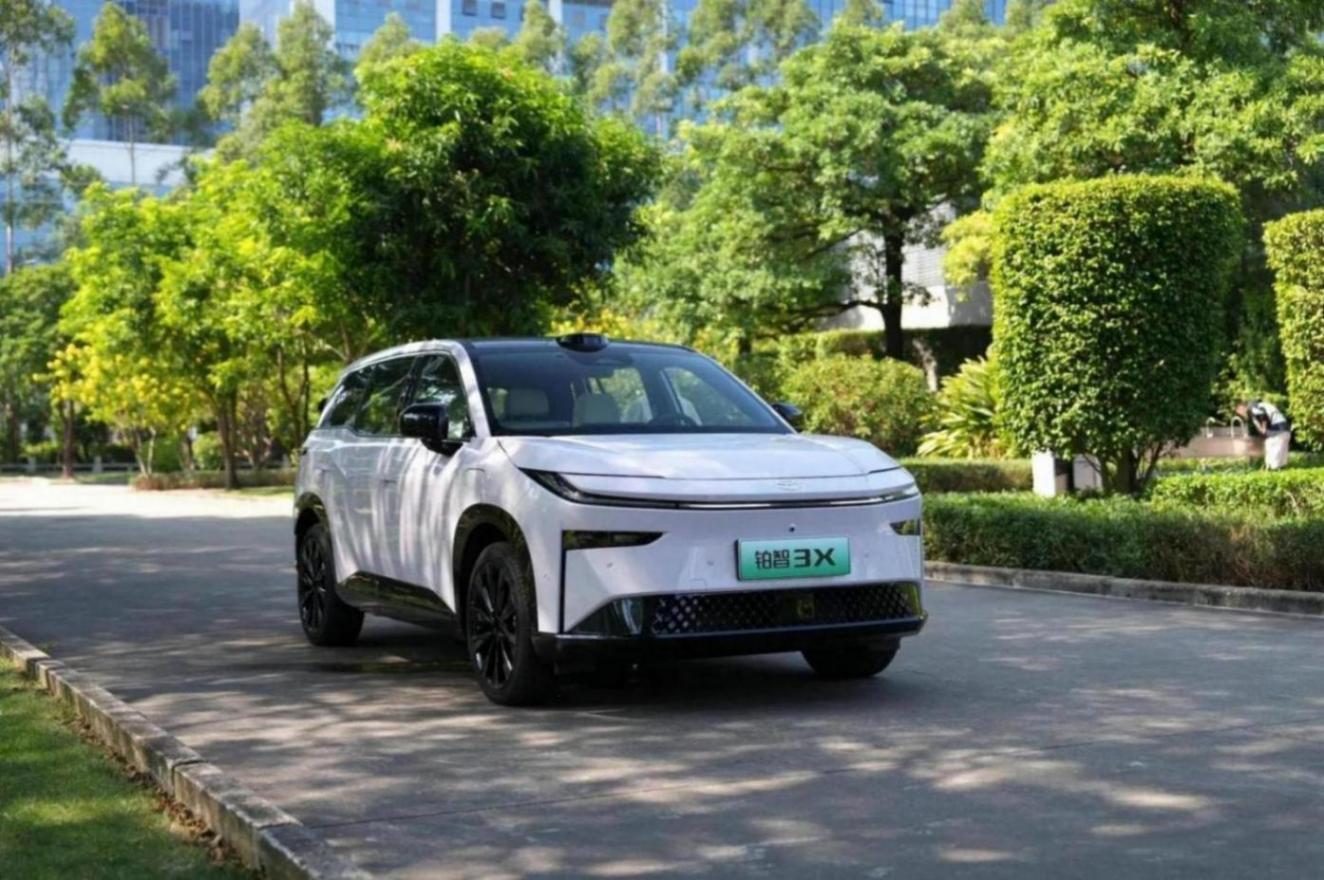 豐田暗度陳倉(cāng)!燃油車竟靠\"智駕\"殺回來(lái)了?