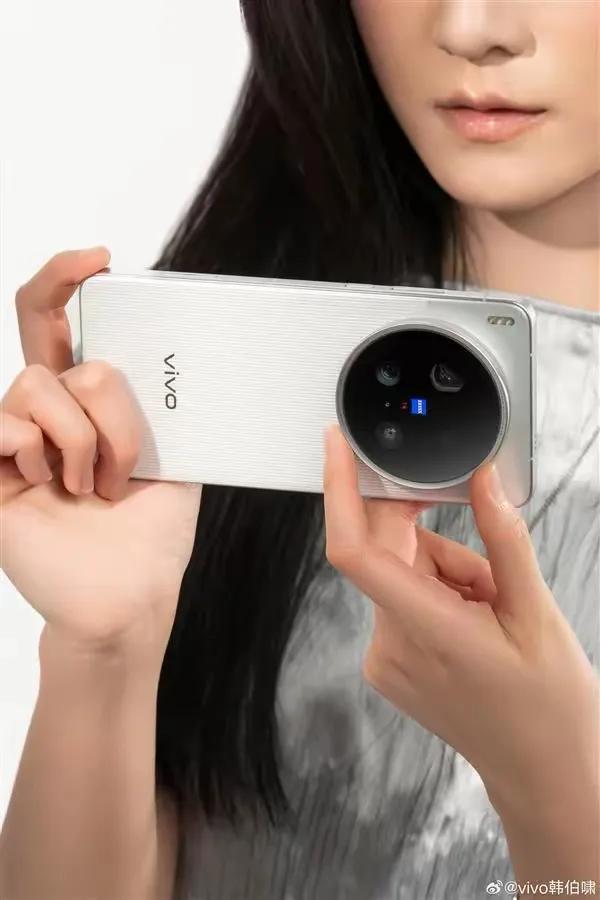 未發(fā)先火!vivo X200 Ultra真機曝光:影像滅霸or“板磚”爭議?