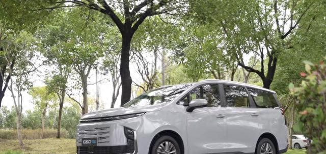 混動(dòng) MPV 油耗 5L 燃油 MPV 動(dòng)力強(qiáng) 10-15 萬(wàn)家庭出行選誰(shuí)更香