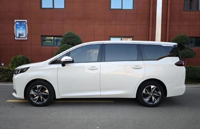 混動(dòng) MPV 油耗 5L 燃油 MPV 動(dòng)力強(qiáng) 10-15 萬(wàn)家庭出行選誰(shuí)更香