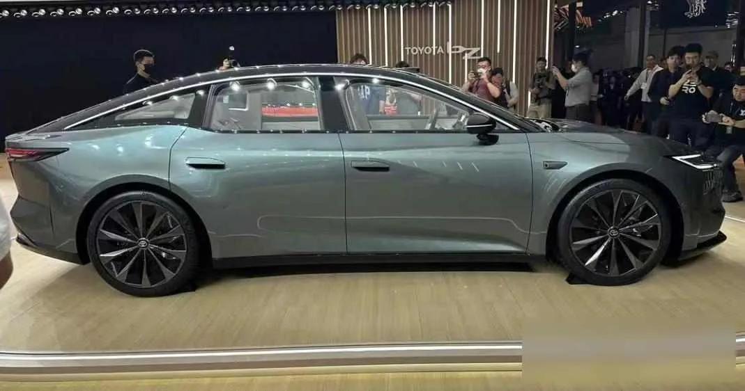 豐田新車裝鴻蒙系統,老司機直呼認不出,續航700公里能火嗎