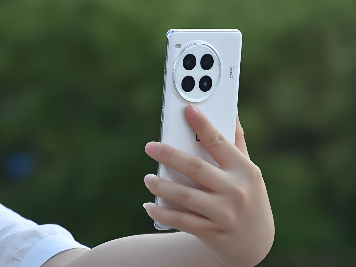 一加不講武德!從4599元跌至2804元,24GB+1TB+陶瓷材質+6100mAh